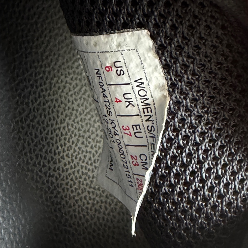 The North Face slides - Size 6 - Picture 4 of 5